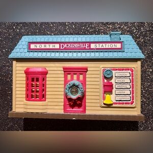 1989 Musical Christmas Train Depot New Bright North Dickensville Station Musical